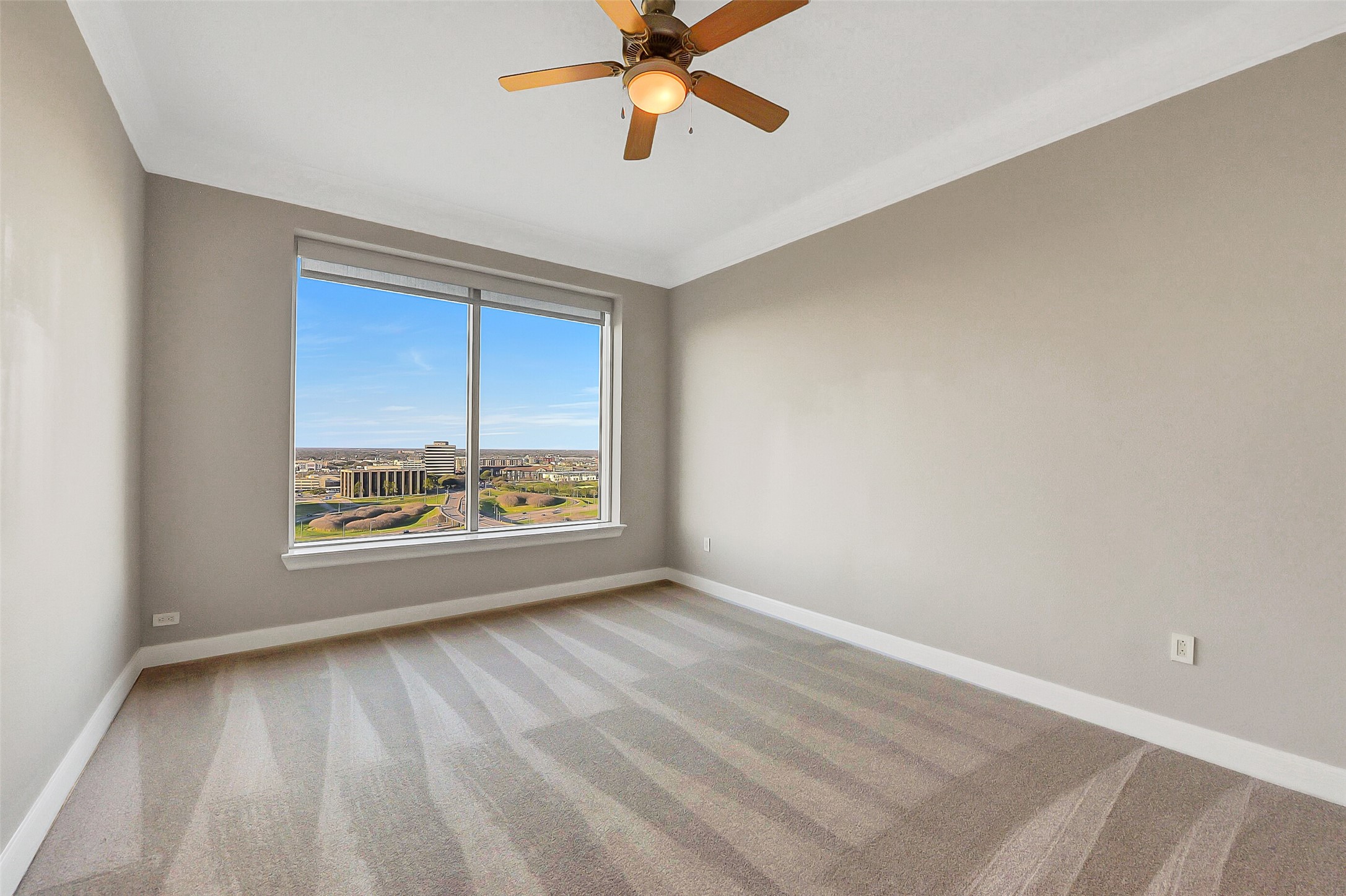 3333 Allen Parkway, Unit 1609 Houston, TX 77019 - Photo 7 of 33 Natural light pours into this spacious primary retreat through a large picture window, highlighting the clean lines and versatile layout.