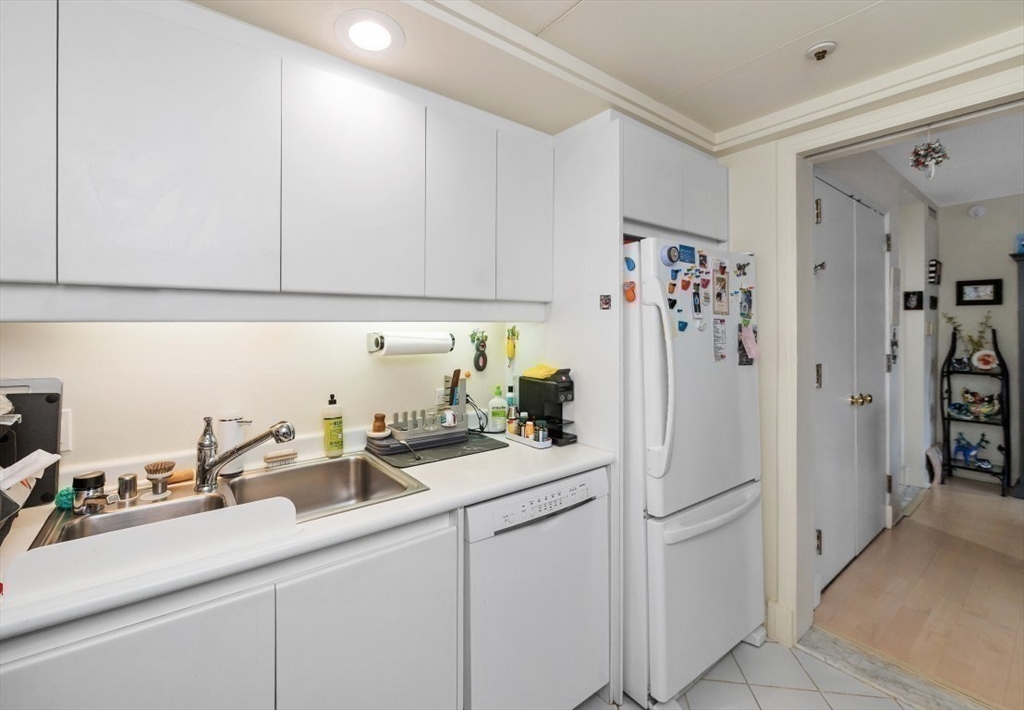 20 Rowes Wharf, Unit PH4 Boston, MA 02110 - Photo 12 of 24 a kitchen with appliances and cabinets