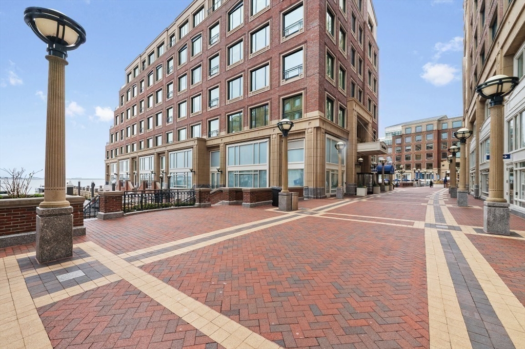 20 Rowes Wharf, Unit PH4 Boston, MA 02110 - Photo 18 of 24 a city view with tall buildings