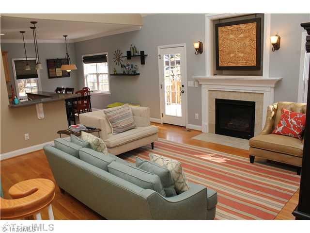 702 Barrocliff Road Clemmons, NC 27012 - Photo 4 of 16 Living Room.