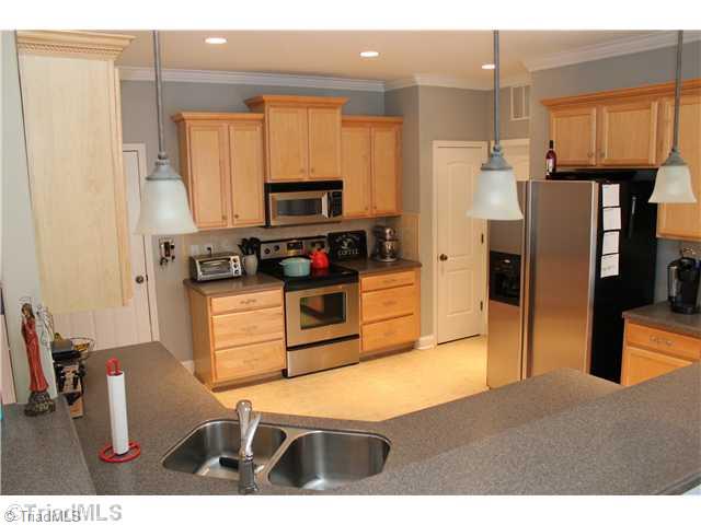 702 Barrocliff Road Clemmons, NC 27012 - Photo 7 of 16 Kitchen.