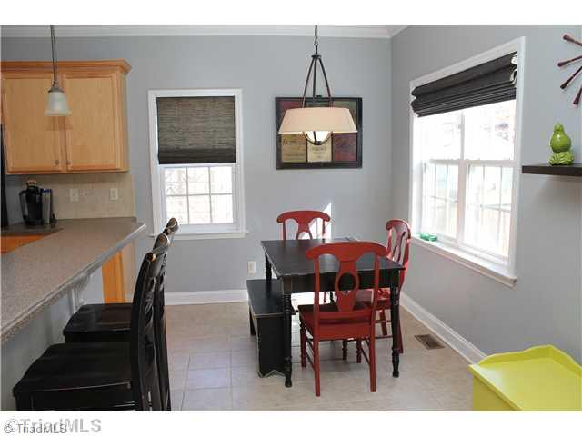 702 Barrocliff Road Clemmons, NC 27012 - Photo 8 of 16 Breakfast.