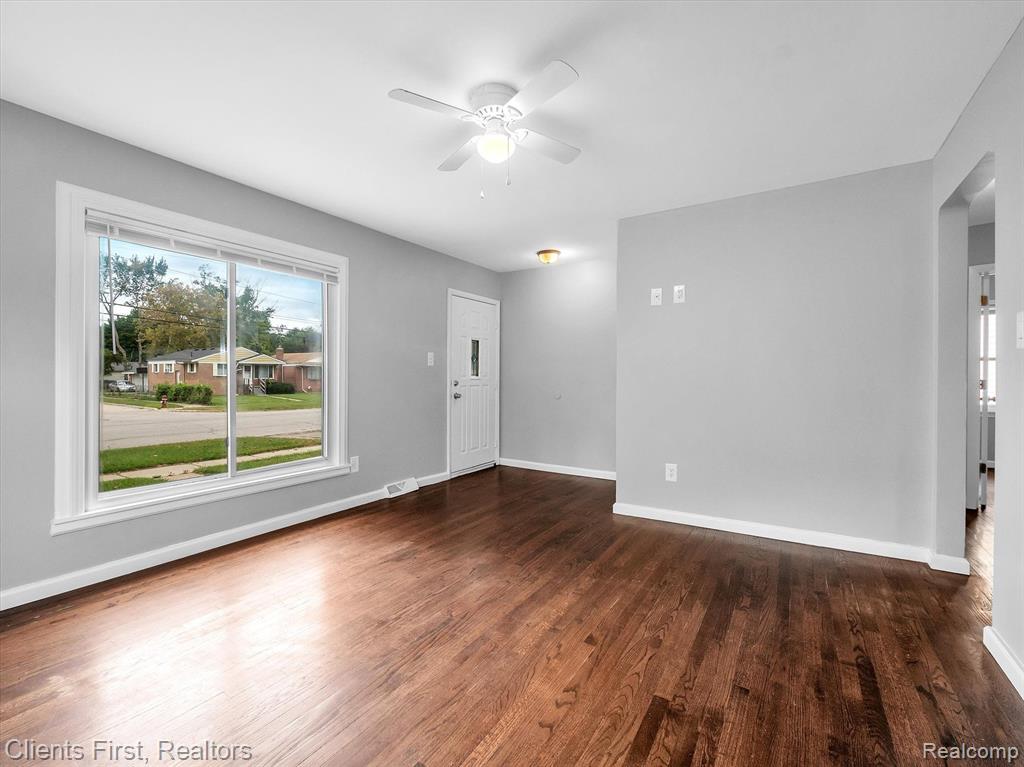 4405 Howe Road Wayne, MI 48184 - Photo 4 of 22