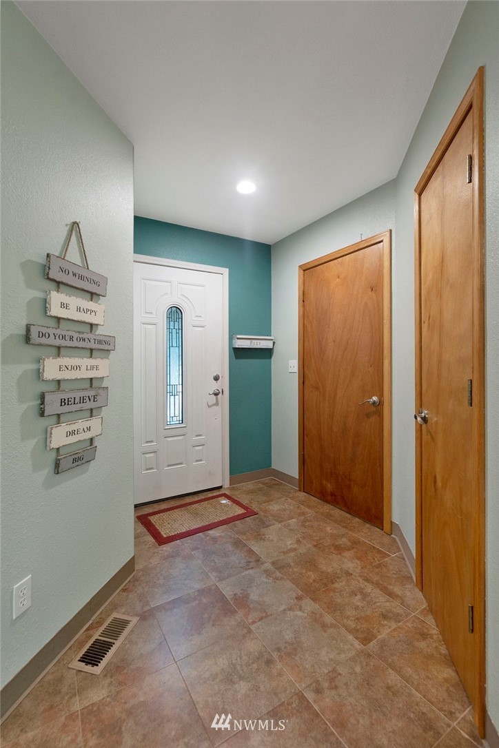 763 East Promontory Road Shelton, WA 98584 - Photo 3 of 35 Gallery Image 3
