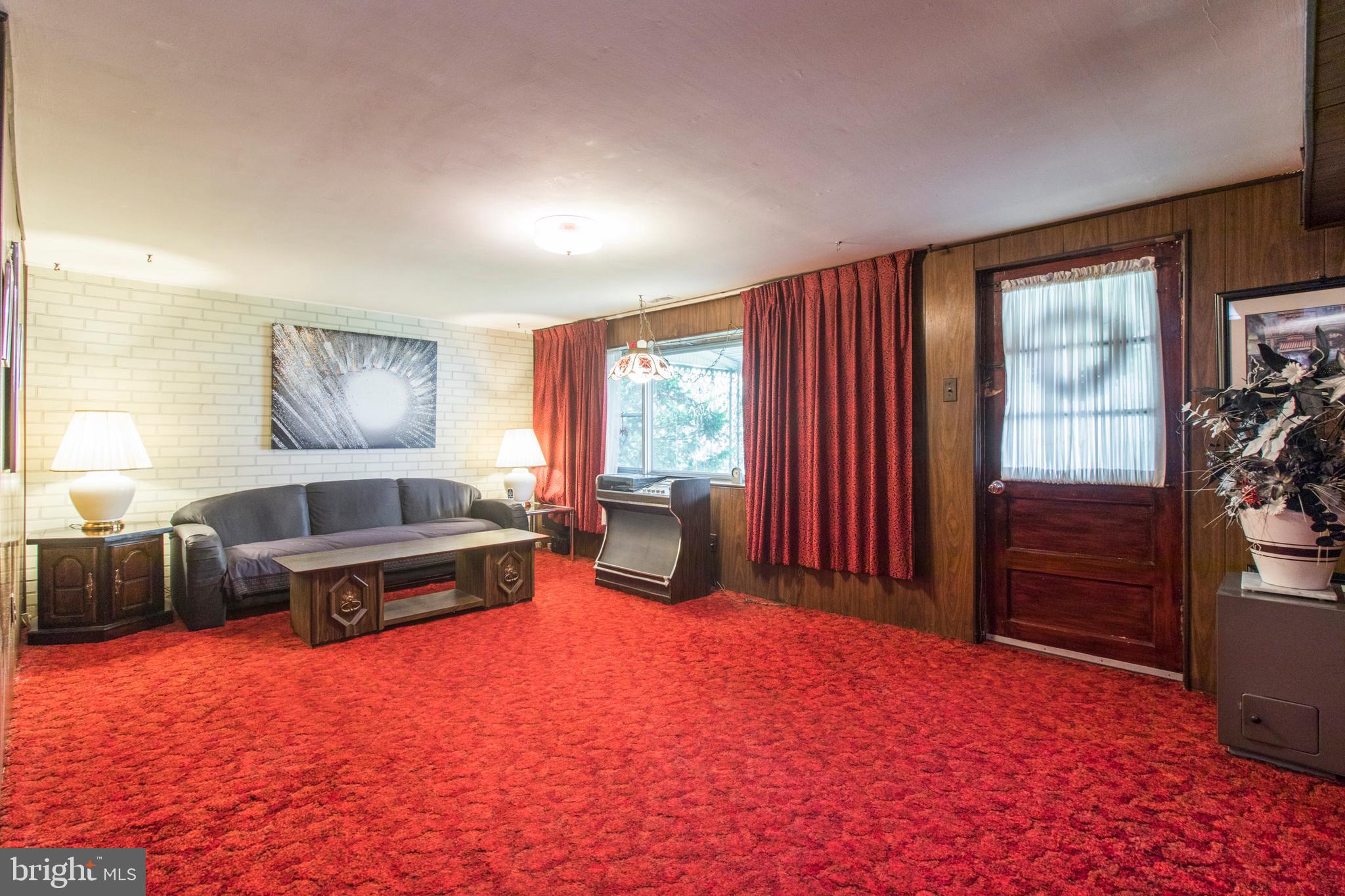 12413 Sweet Briar Road Philadelphia, PA 19154 - Photo 26 of 34 Sunny Family Room