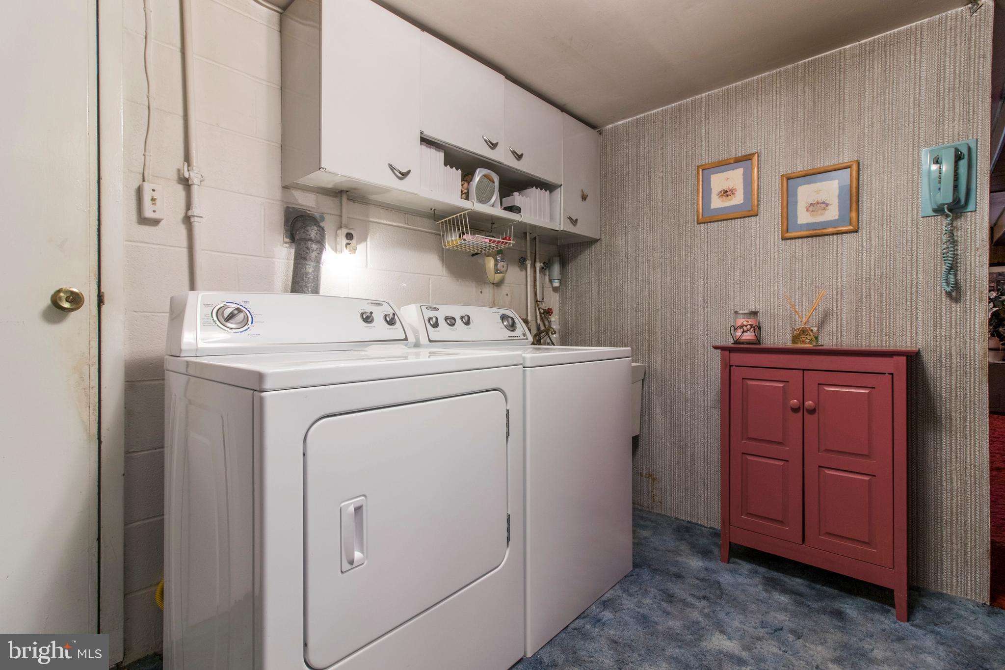 12413 Sweet Briar Road Philadelphia, PA 19154 - Photo 29 of 34 Cheerful Laundry Room and Powder Room