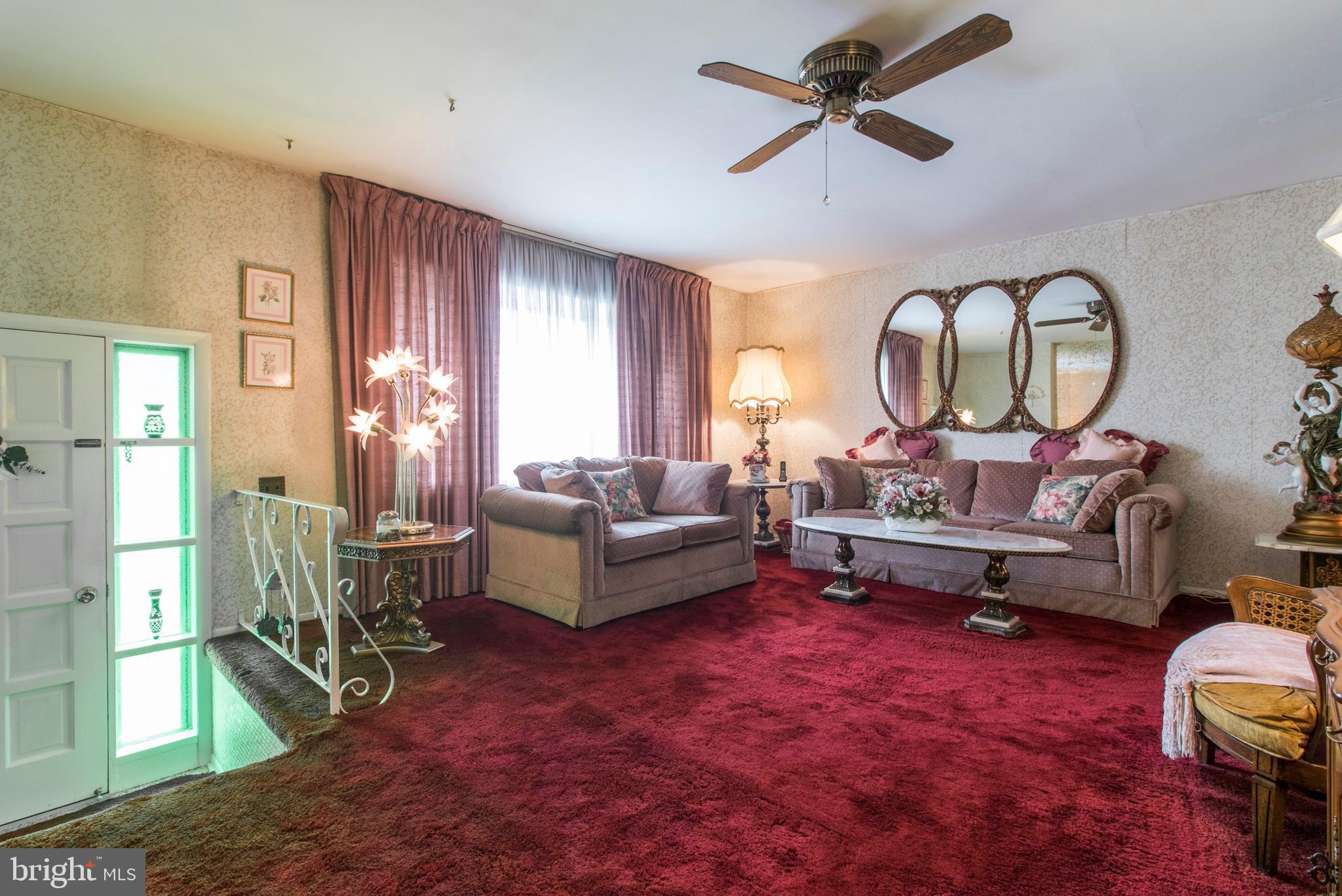 12413 Sweet Briar Road Philadelphia, PA 19154 - Photo 5 of 34 Spacious LIving Room