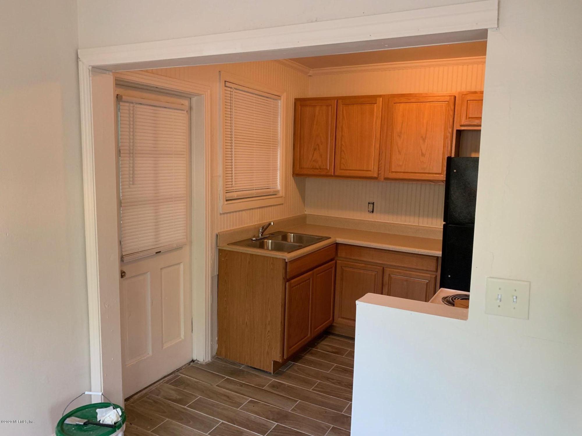 2114 Spring Park Road Jacksonville, FL 32207 - Photo 7 of 16 2114 kitchen 11