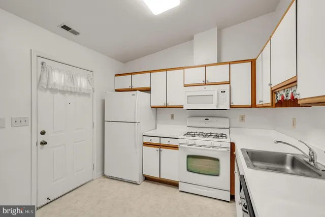 $1,400 | 1830 Vincenza Drive, Unit H, Eldersburg, MD 21784