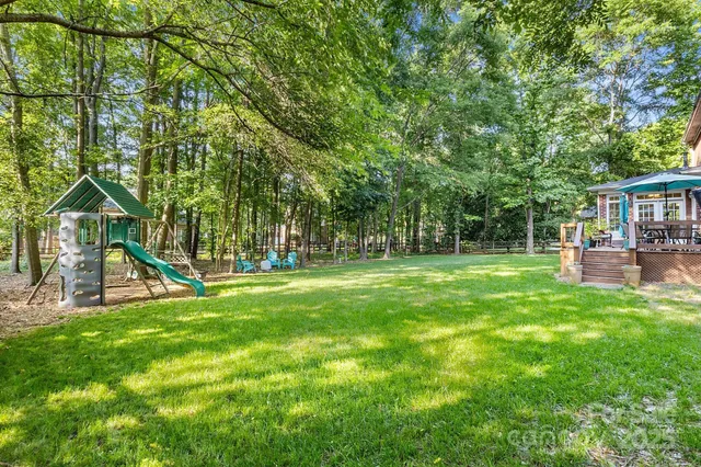 a view of outdoor space yard and porch