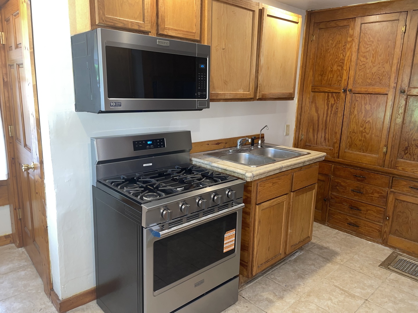 2S234 Harter Road Elburn, IL 60119 - Photo 4 of 24 a kitchen with a stove and a microwave