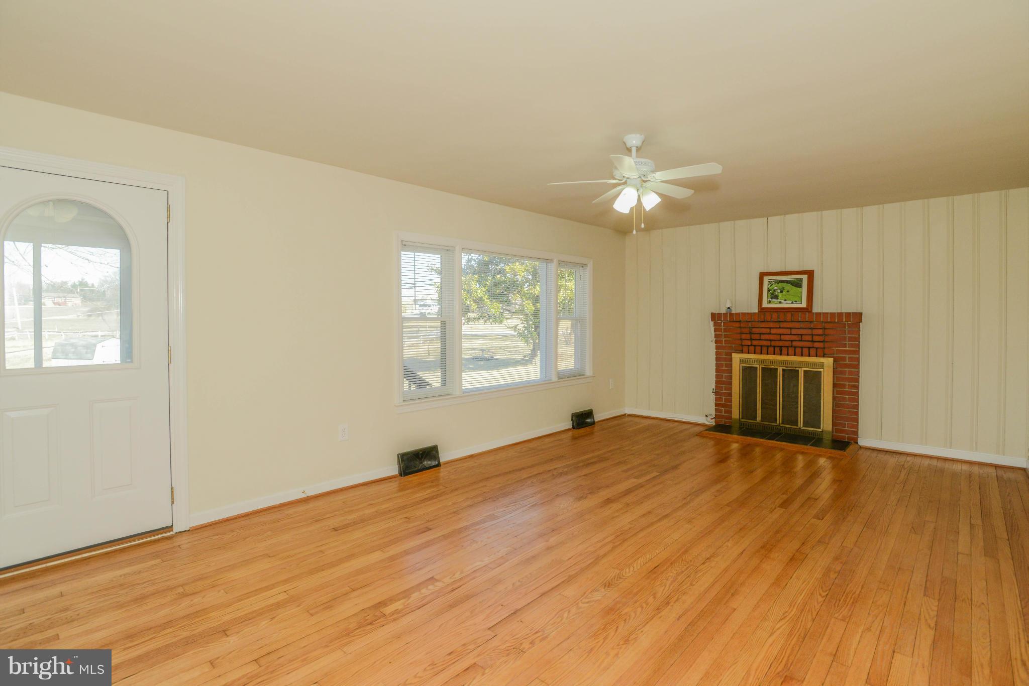 7935 Fingerboard Road Frederick, MD 21704 - Photo 5 of 30 Family Room