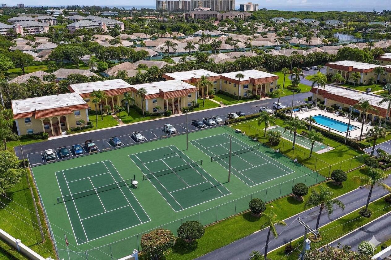 717 Highway 1, Unit 812 Jupiter, FL 33477 - Photo 29 of 41 an aerial view of a football ground