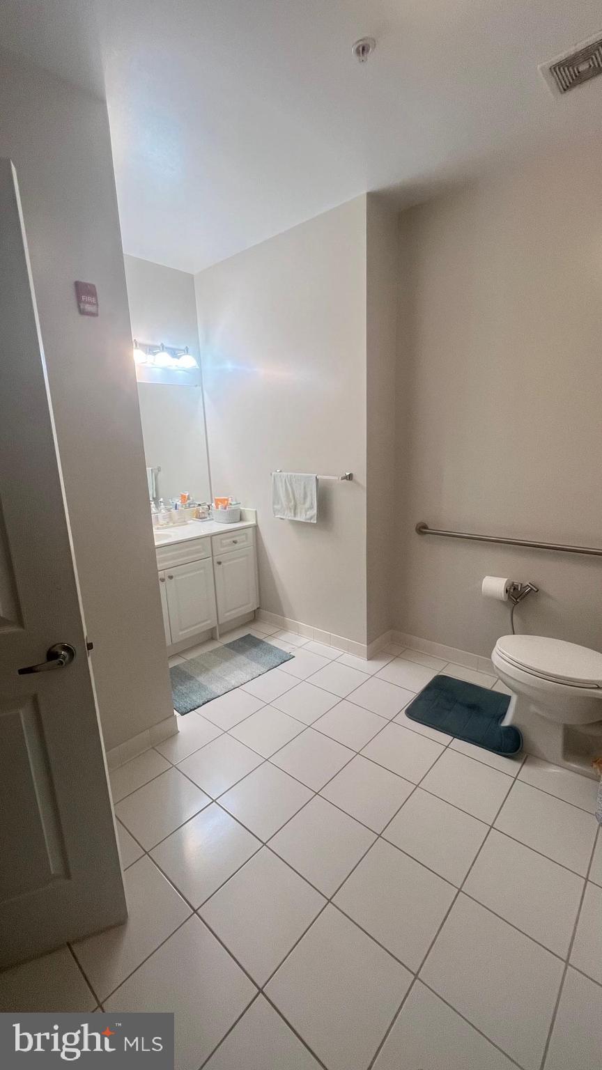 2726 Gallows Road, Unit 110 Vienna, VA 22180 - Photo 8 of 46 a bathroom with a sink and a toilet