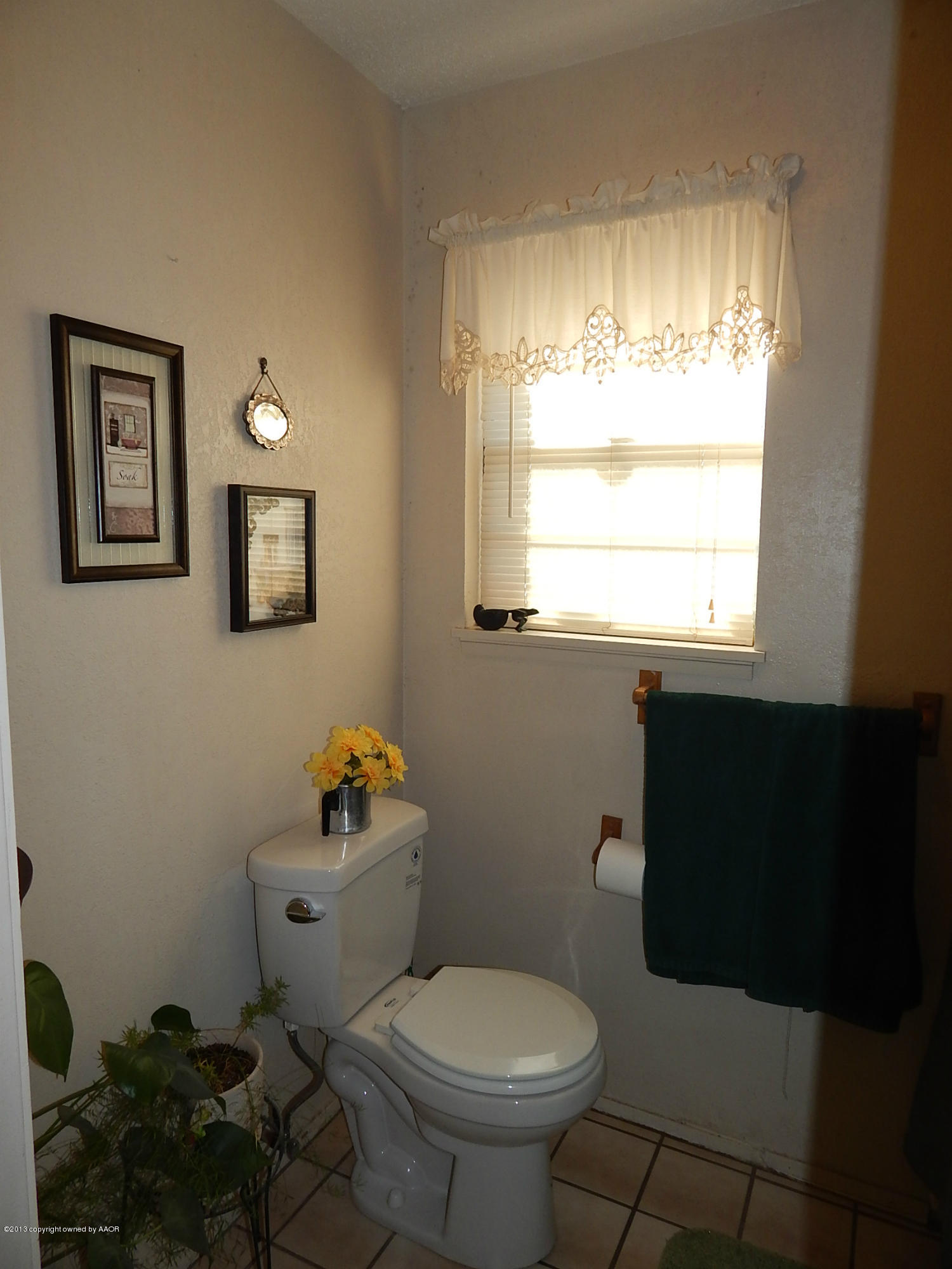 4700 South Milam Street Amarillo, TX 79110 - Photo 14 of 17 a bathroom with a toilet sink and mirror