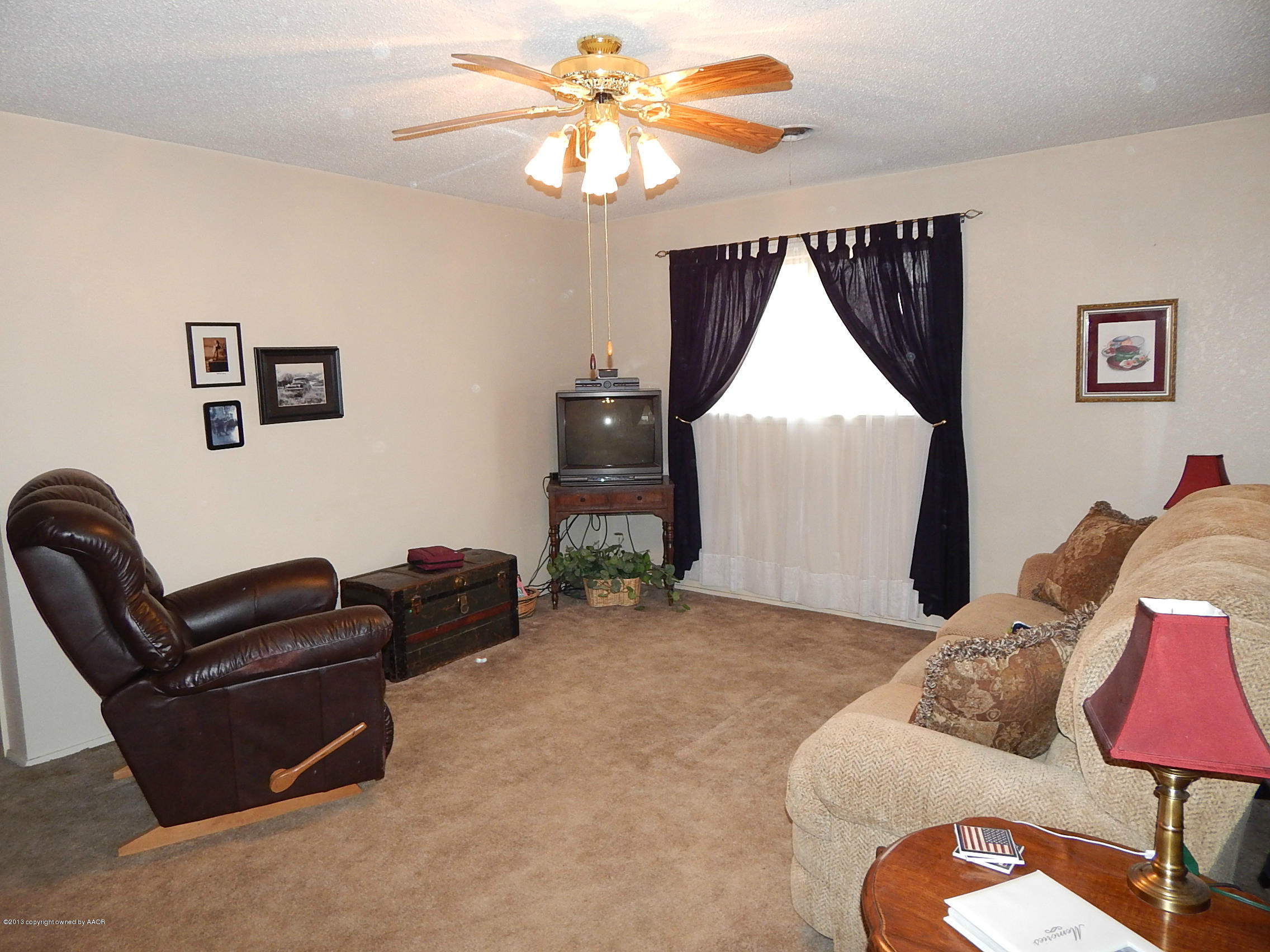 4700 South Milam Street Amarillo, TX 79110 - Photo 3 of 17 a living room with furniture