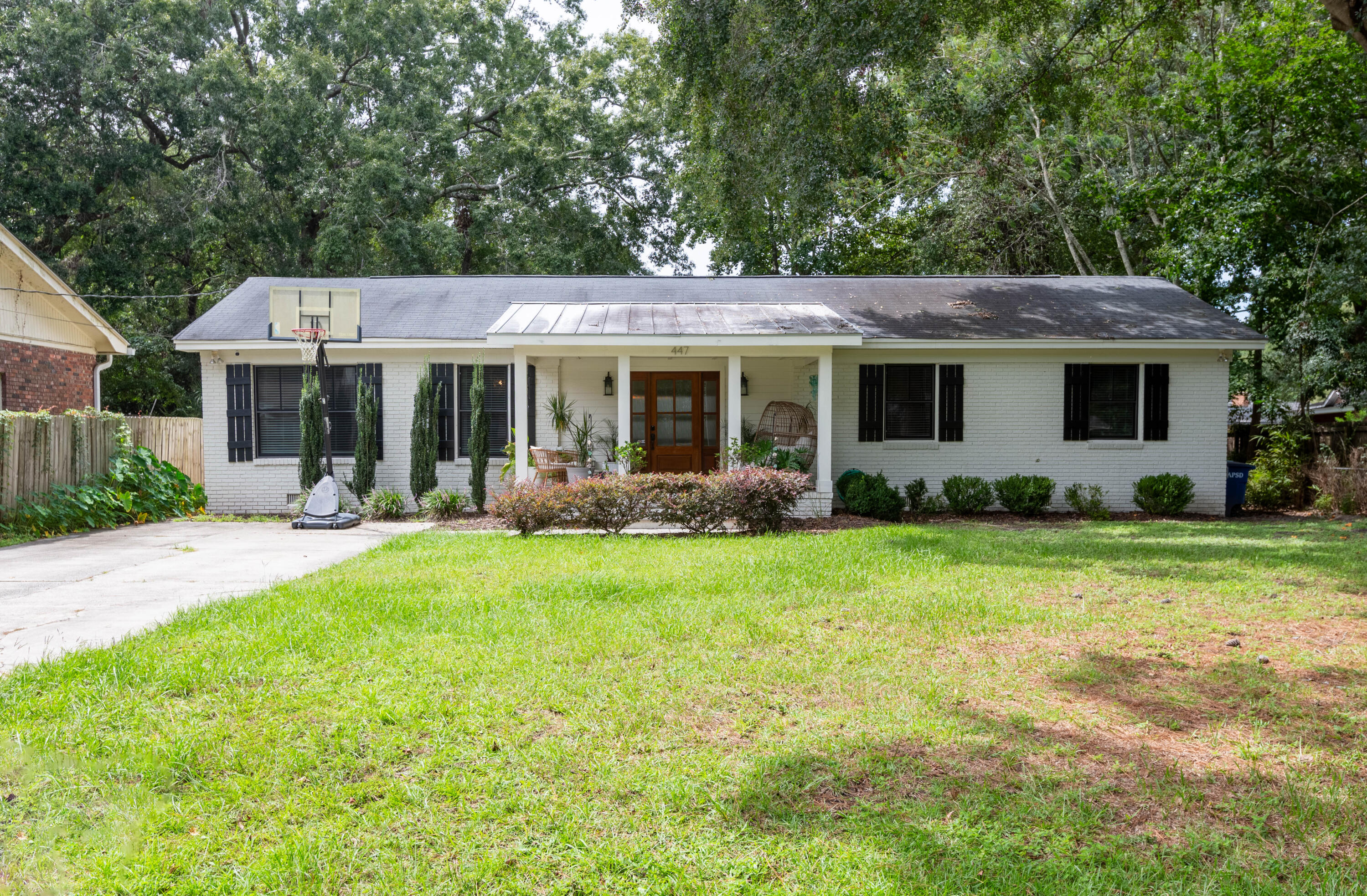 447 Geddes Avenue Charleston, SC 29407 - Photo 3 of 34 447 Geddes Ave_Brett Martin Photography-