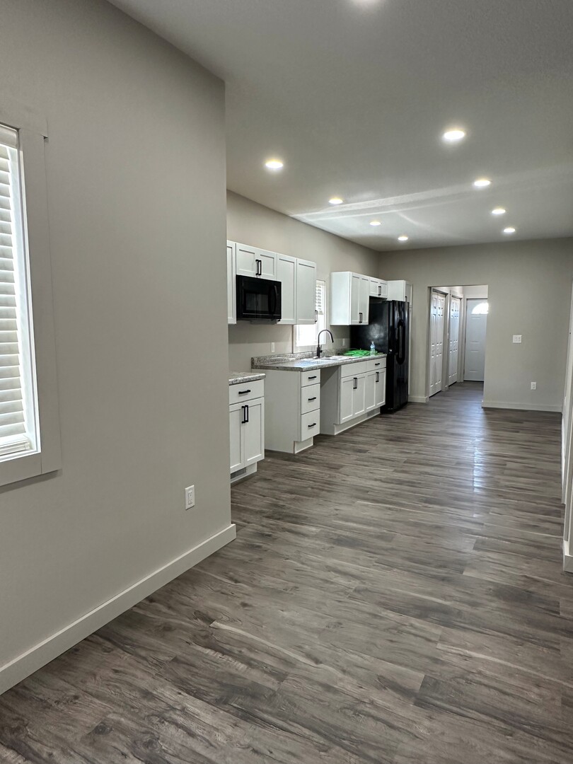 442 Ferry Road Miles, IA 52064 - Photo 5 of 11