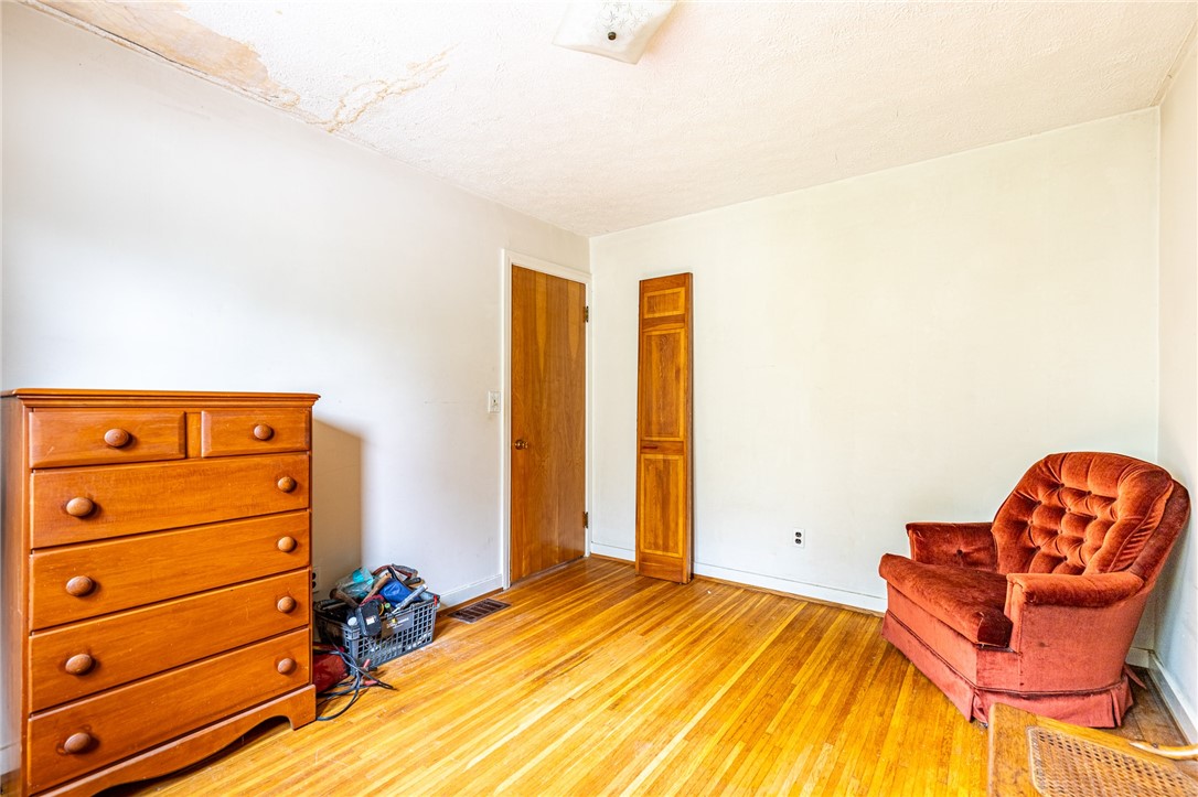 909 Whitlock Road Irondequoit, NY 14609 - Photo 8 of 19 Gallery Image 8