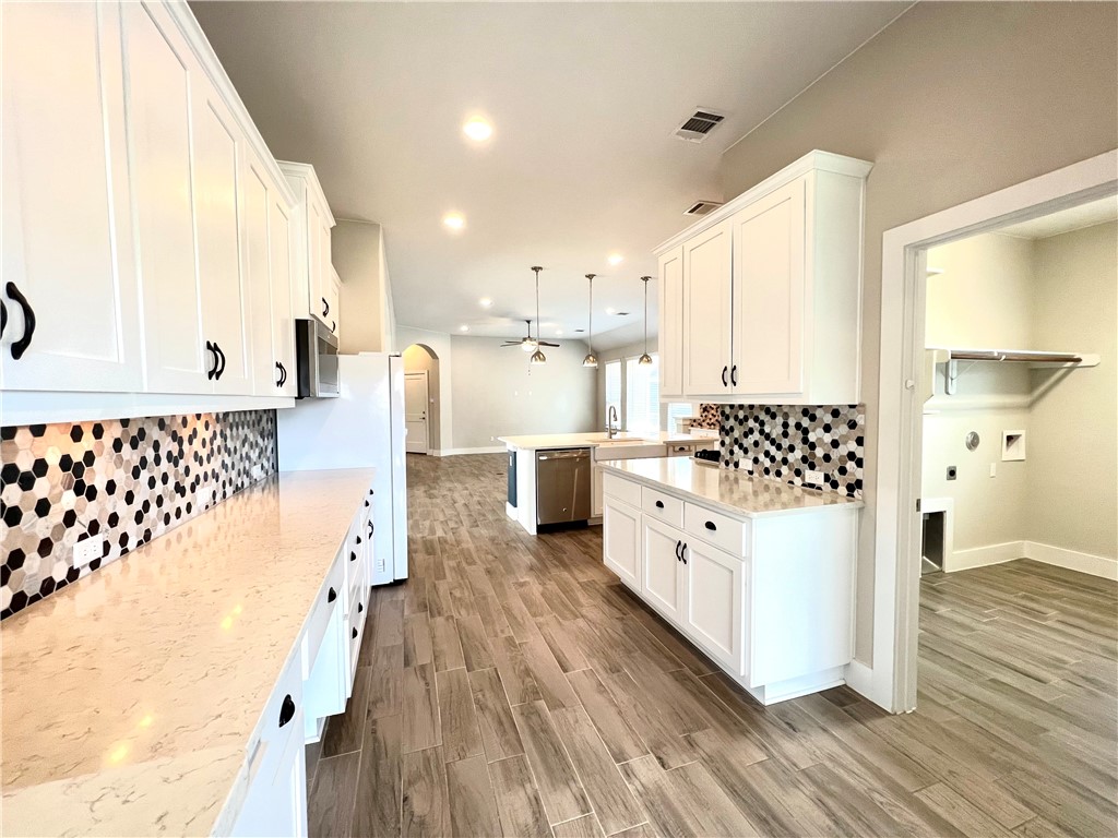 197 Santa Maria Street Georgetown, TX 78628 - Photo 10 of 25