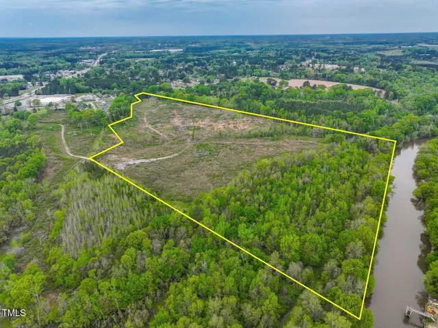a view of a tennis court