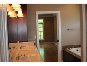 309 Pitt Road Kingsport, TN 37663 - Photo 14 of 24 M Bath Walk In Closet