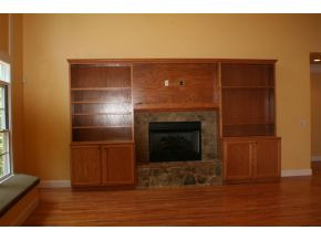 309 Pitt Road Kingsport, TN 37663 - Photo 5 of 24 FireplaceBuilt Ins