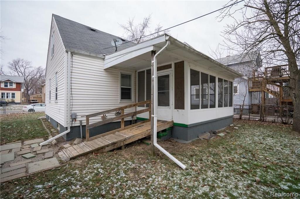 78 East Rutgers Avenue Pontiac, MI 48340 - Photo 3 of 15