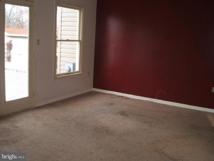401 10th Avenue East Ranson, WV 25438 - Photo 4 of 11 Living Room