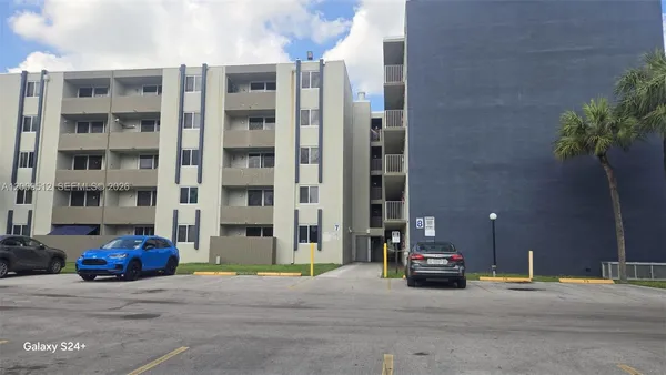 $240,000 | 10090 Northwest 80th Court, Unit 1406, Hialeah Gardens, FL 33016