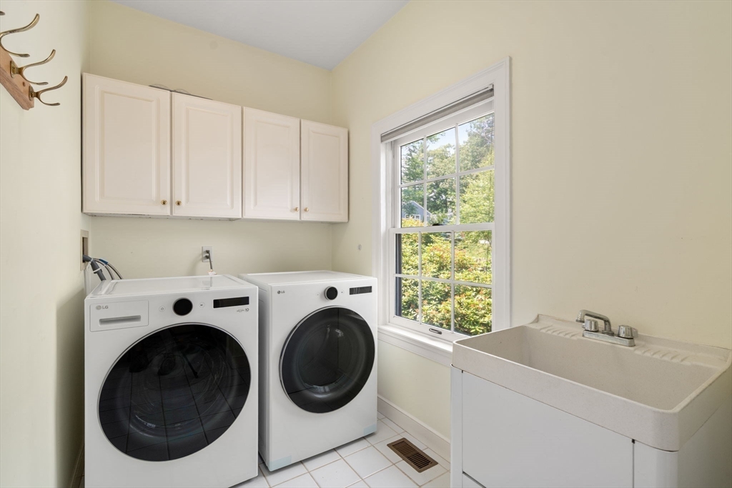 38 Upwey Road Wellesley, MA 02481 - Photo 20 of 40