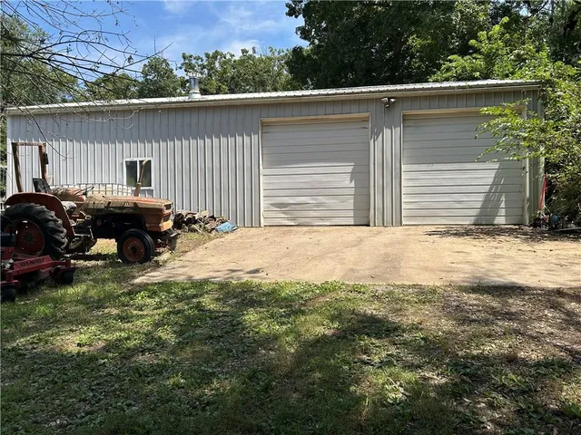 $320,000 | 28846 251st Street, Easton, KS 66020