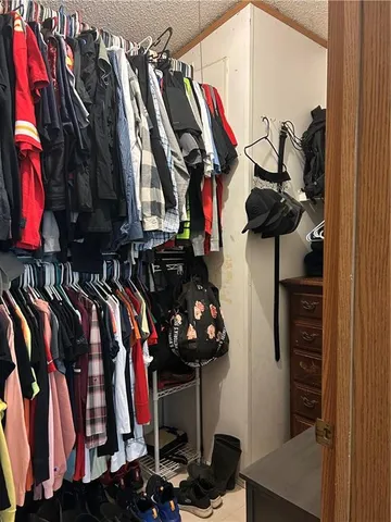 $320,000 | 28846 251st Street, Easton, KS 66020