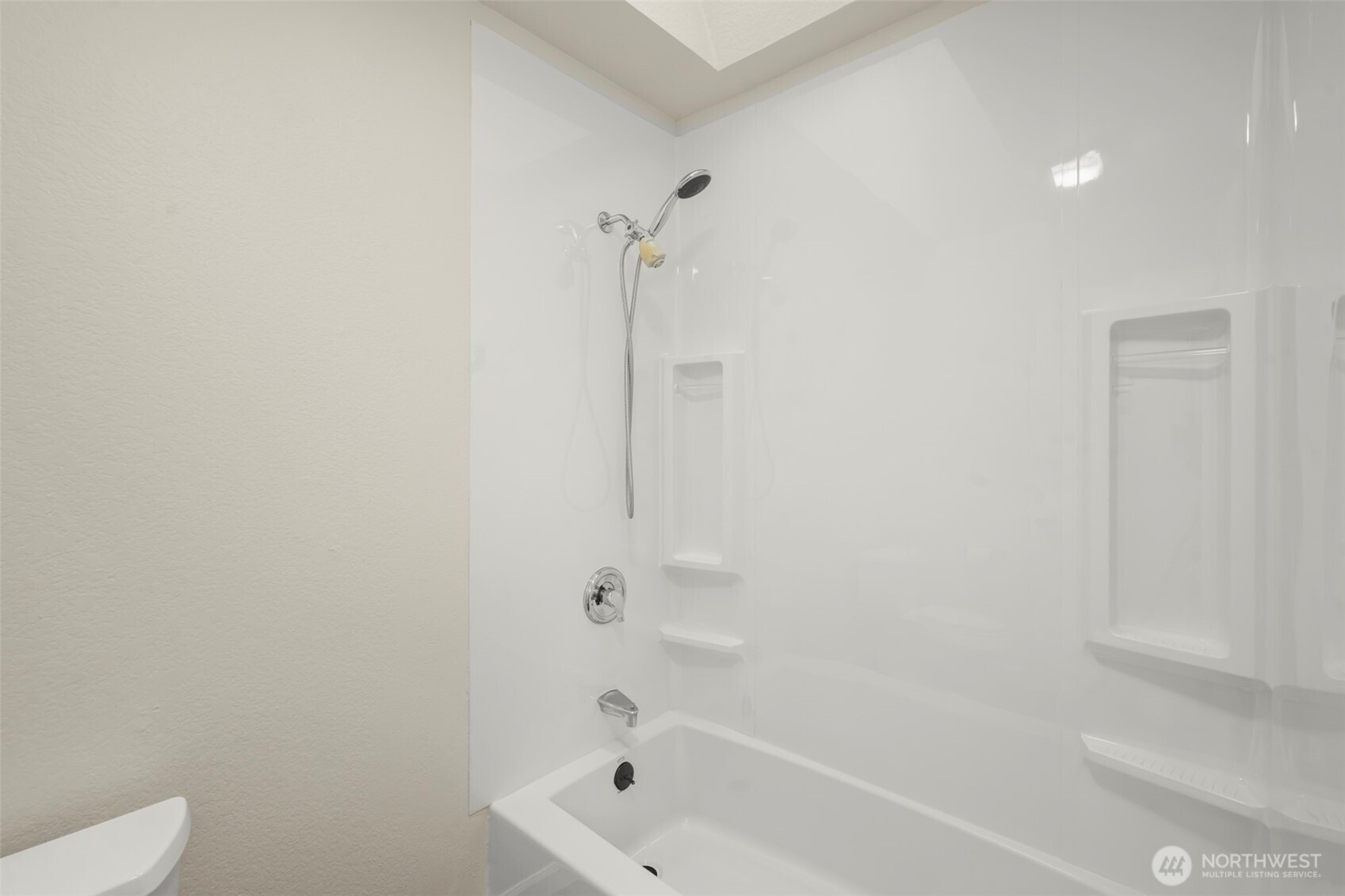 5615 114th Street Southwest Mukilteo, WA 98275 - Photo 24 of 38 a bathroom with a bathtub