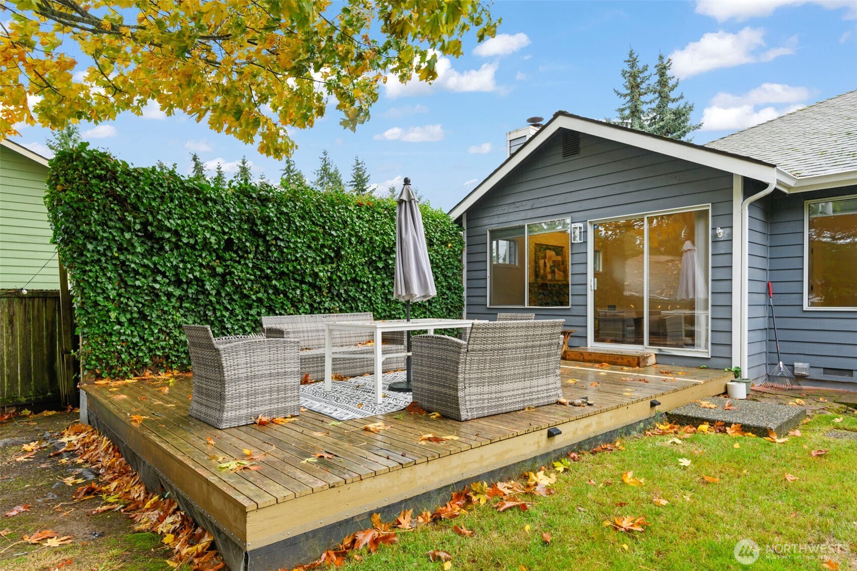 5615 114th Street Southwest Mukilteo, WA 98275 - Photo 35 of 38 front view of a house with a yard