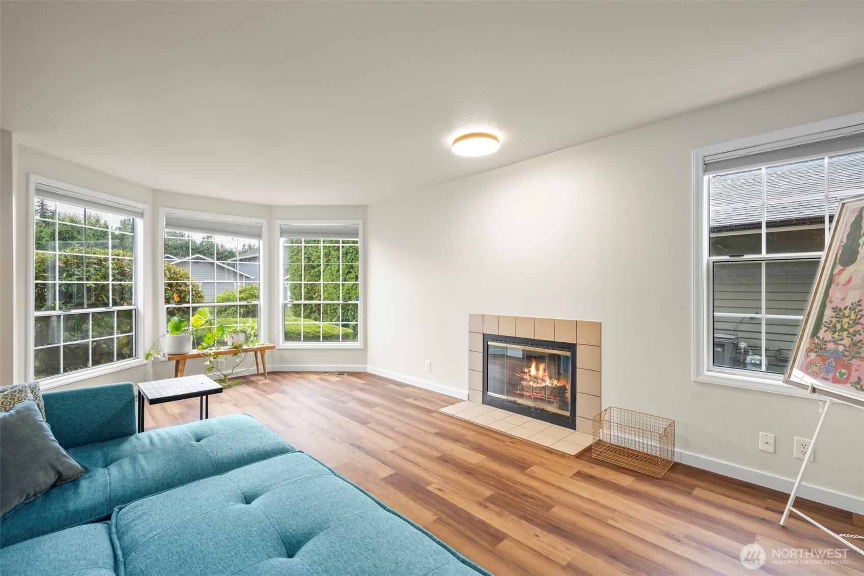 5615 114th Street Southwest Mukilteo, WA 98275 - Photo 9 of 38 a living room with furniture and a window