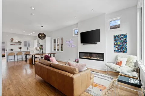 $1,225,000 | 610 North Damen Avenue, Chicago, IL 60612