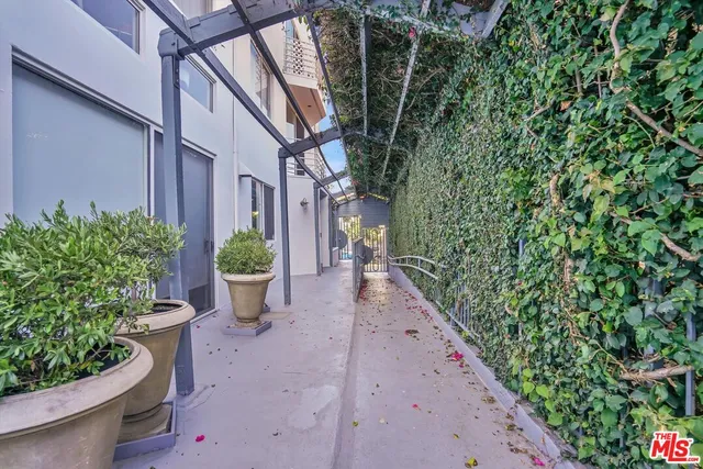 $3,999 | 842 11th Street, Unit 6, Santa Monica, CA 90403