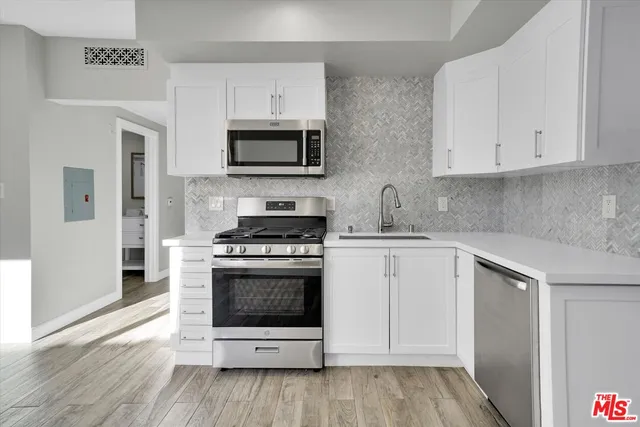 $3,999 | 842 11th Street, Unit 6, Santa Monica, CA 90403