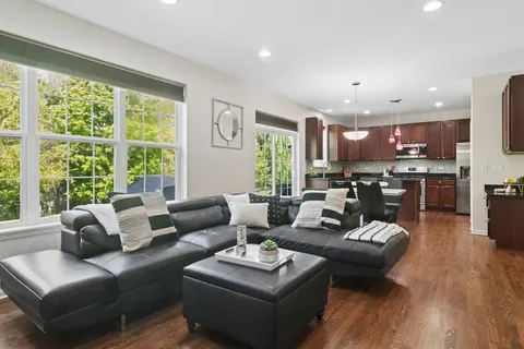 $829,000 | 2313 Avalon Drive, Buffalo Grove, IL 60089