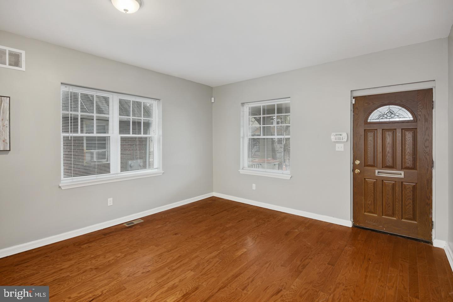 2776 North Congress Road Camden, NJ 08104 - Photo 11 of 29 Living Room