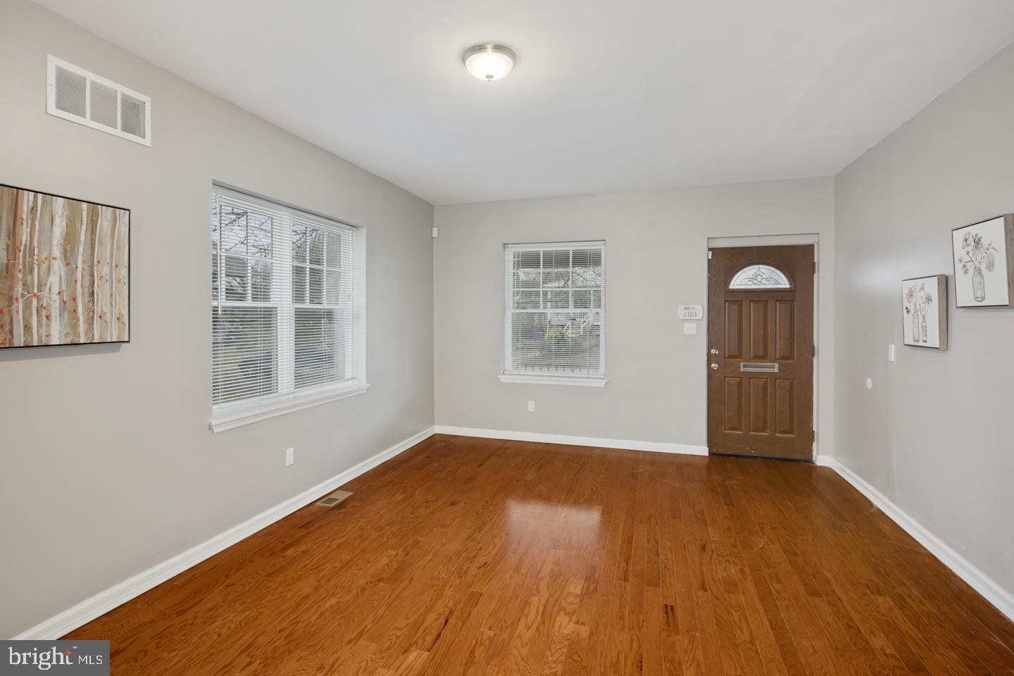 2776 North Congress Road Camden, NJ 08104 - Photo 23 of 29 Living Room