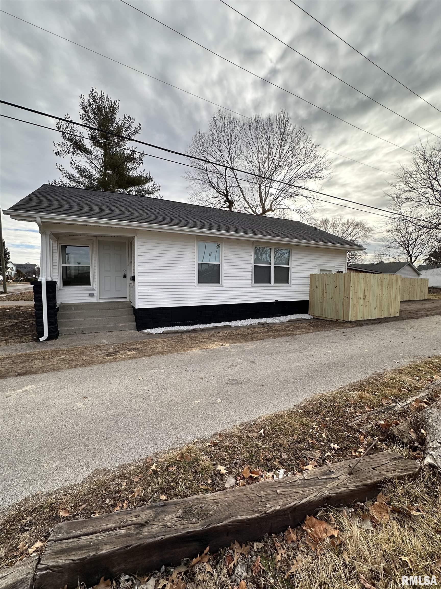 1516 East Cummins Avenue Springfield, IL 62702 - Photo 2 of 30 Gallery Image 2