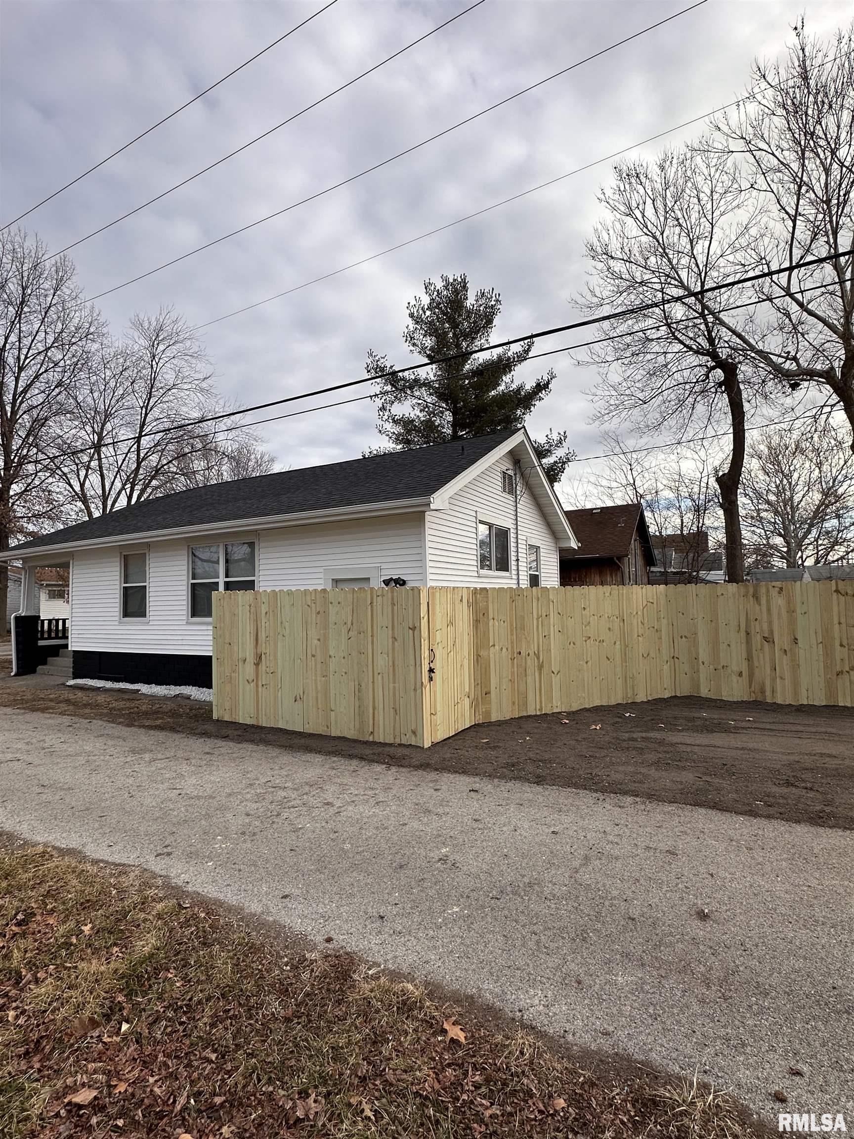 1516 East Cummins Avenue Springfield, IL 62702 - Photo 3 of 30 Gallery Image 3