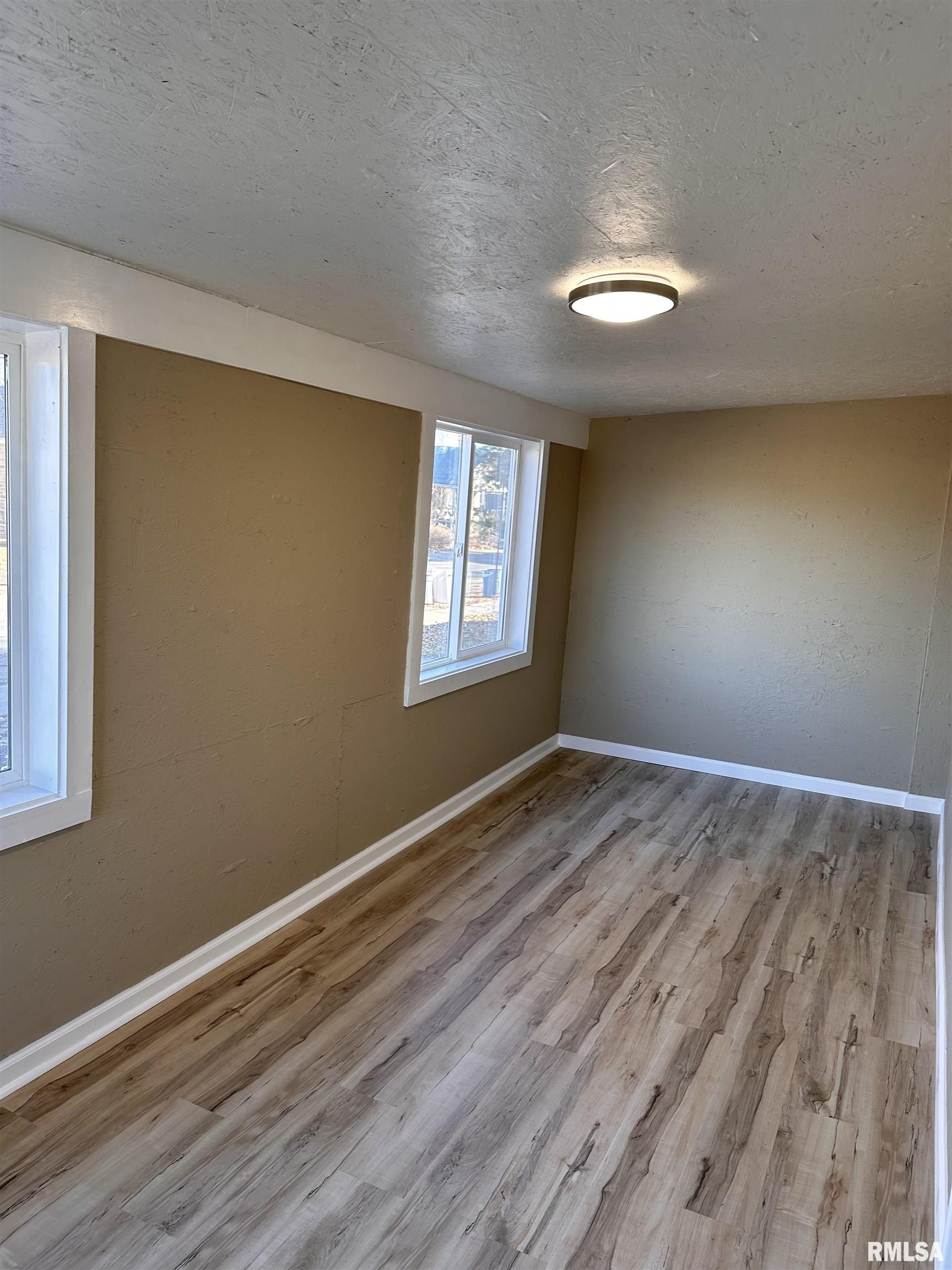 1516 East Cummins Avenue Springfield, IL 62702 - Photo 9 of 30 Gallery Image 9