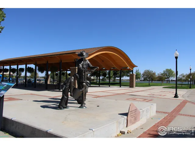 a view of a entertaining space