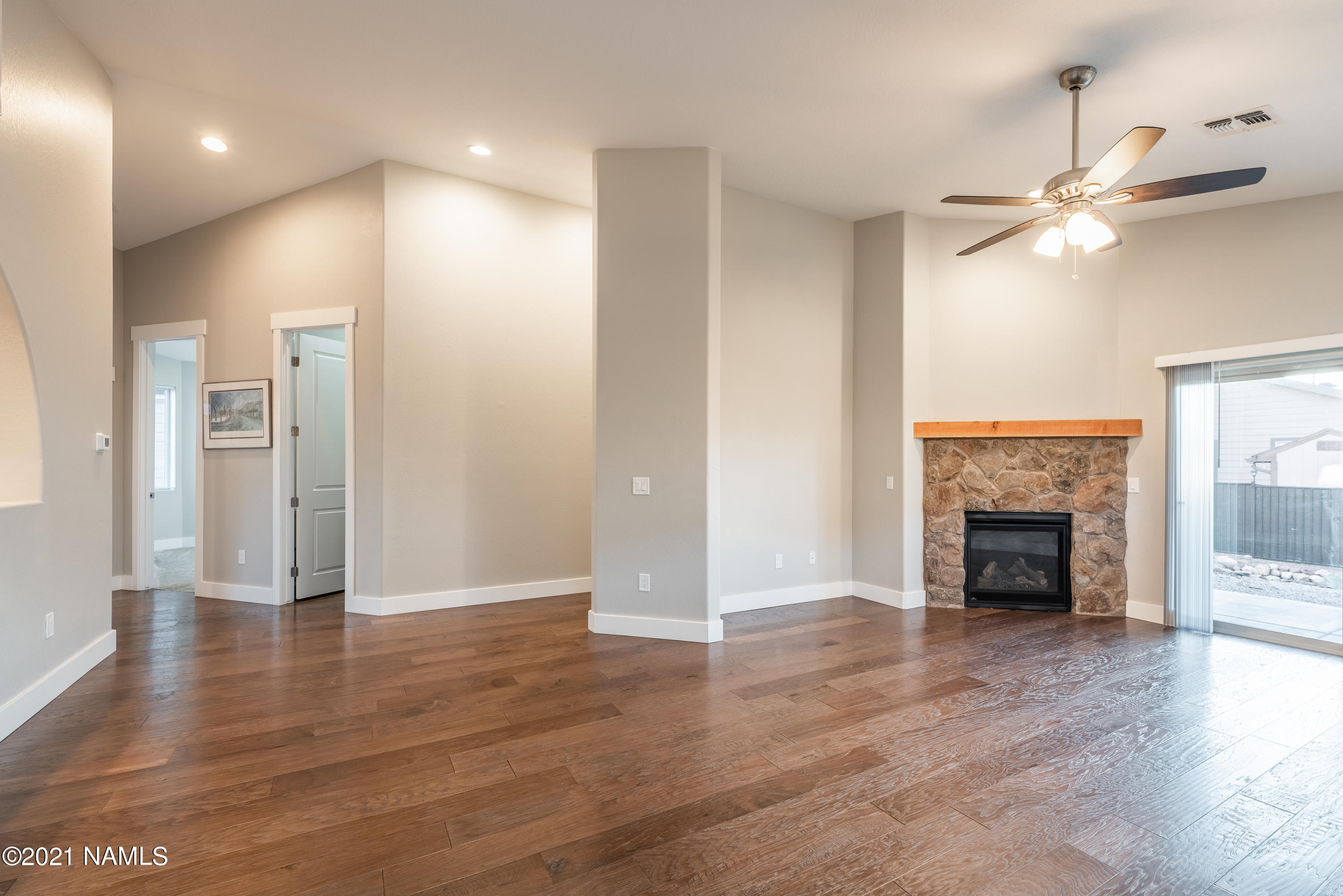 655 Brookline Loop Williams, AZ 86046 - Photo 11 of 30 Living Room