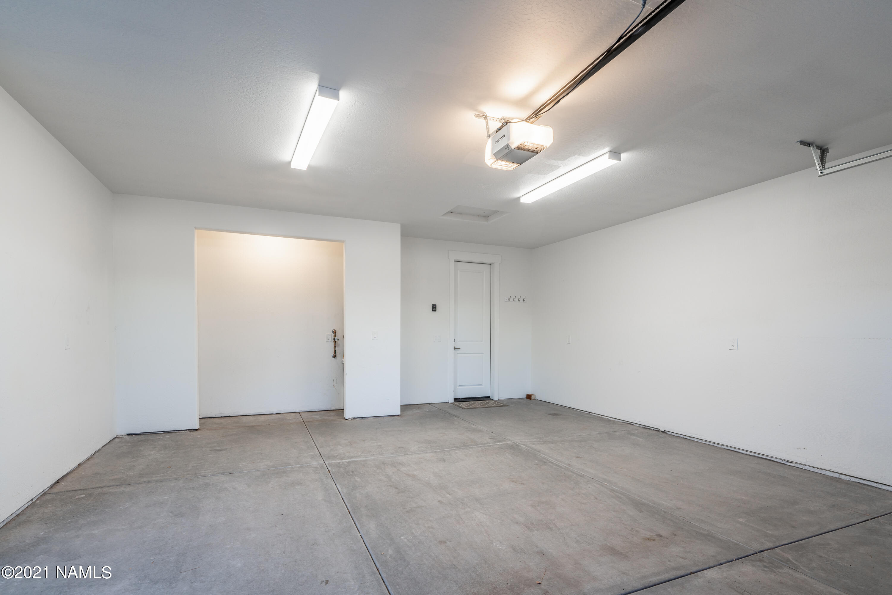 655 Brookline Loop Williams, AZ 86046 - Photo 21 of 30 2 Car Garage