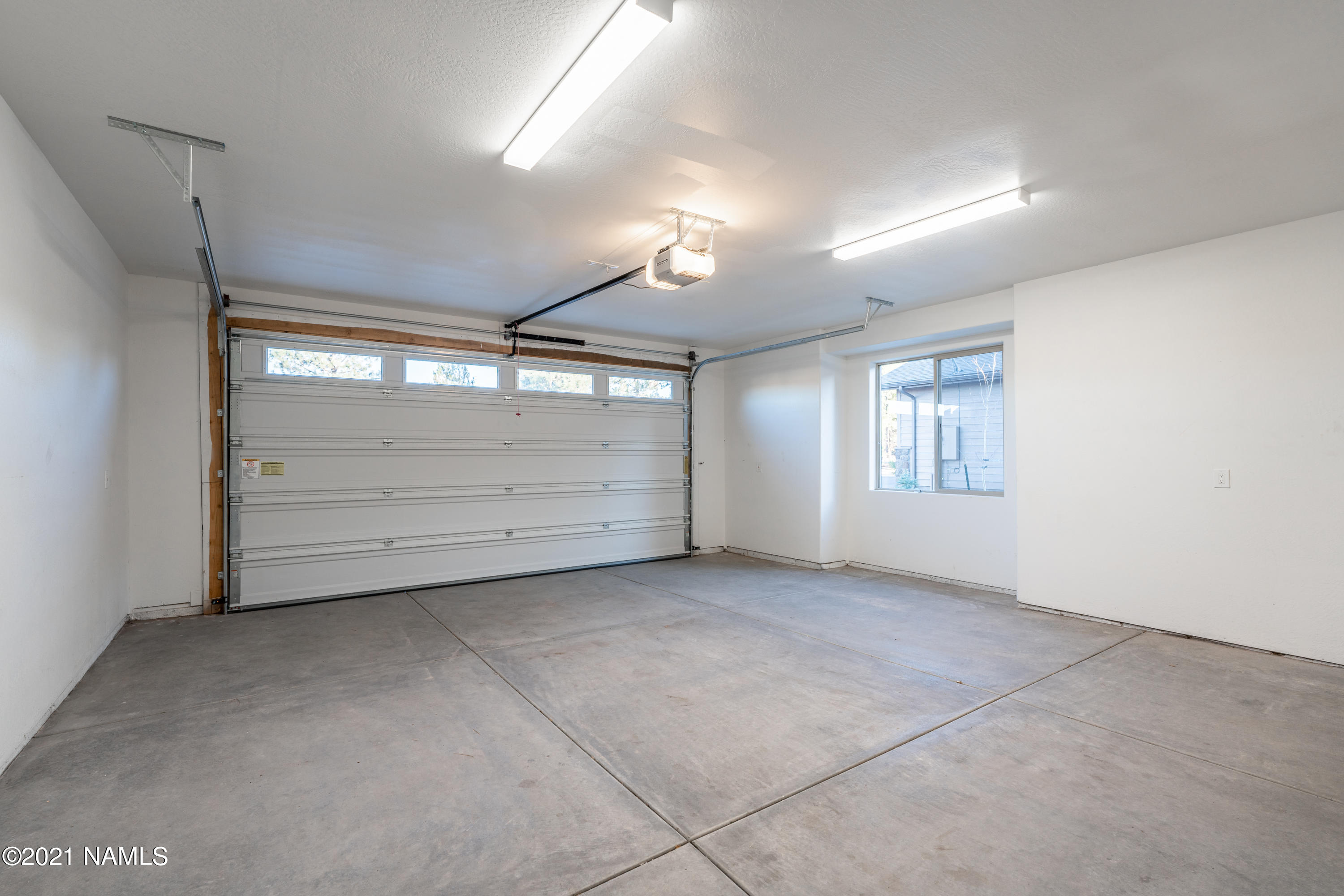 655 Brookline Loop Williams, AZ 86046 - Photo 22 of 30 2 Car Garage