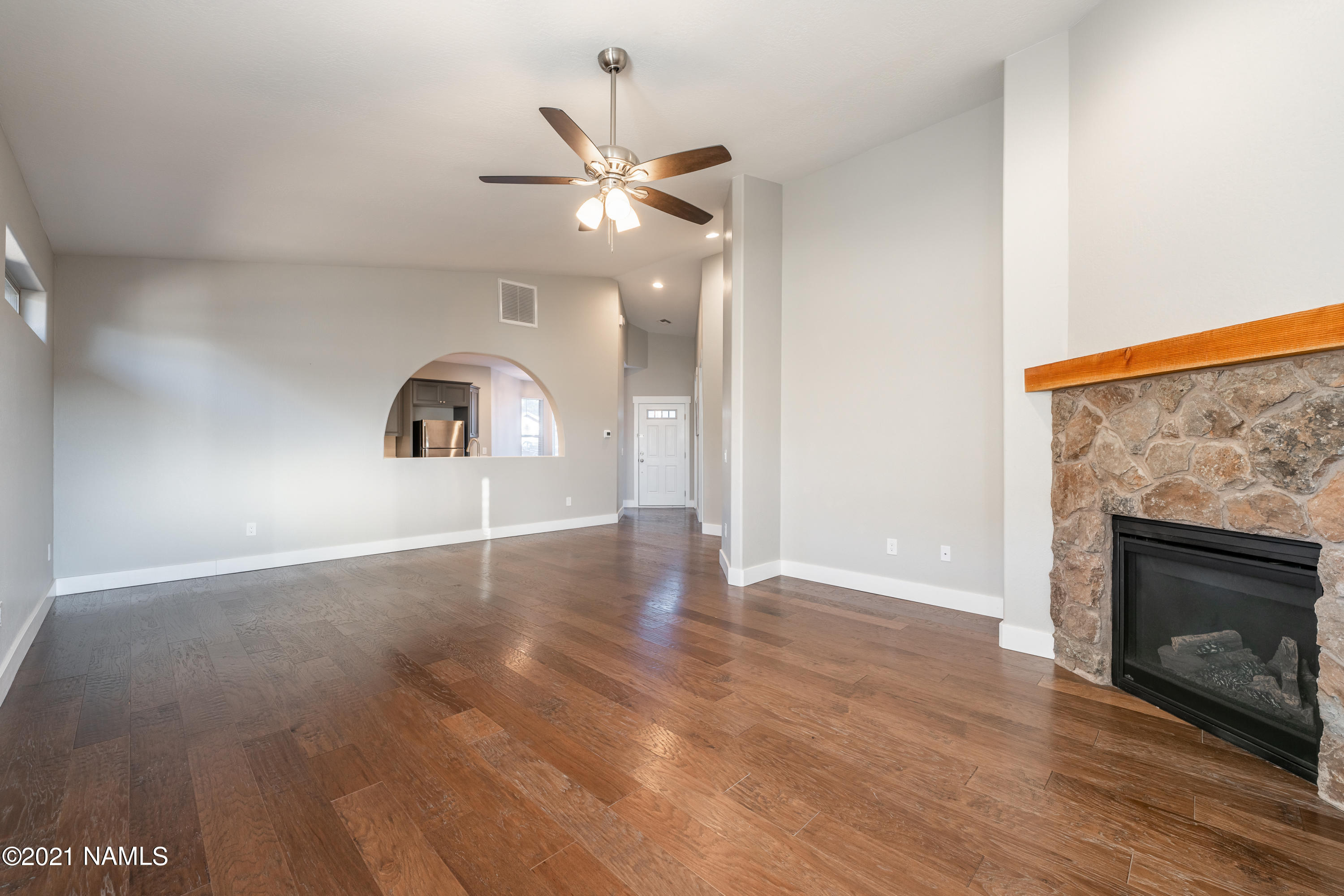 655 Brookline Loop Williams, AZ 86046 - Photo 4 of 30 Living Room